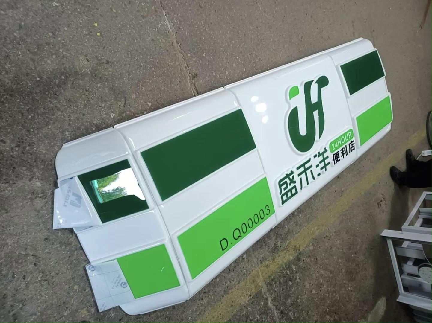 設計有吸引力店鋪門頭亞克力吸塑弧形燈箱有哪些優勢